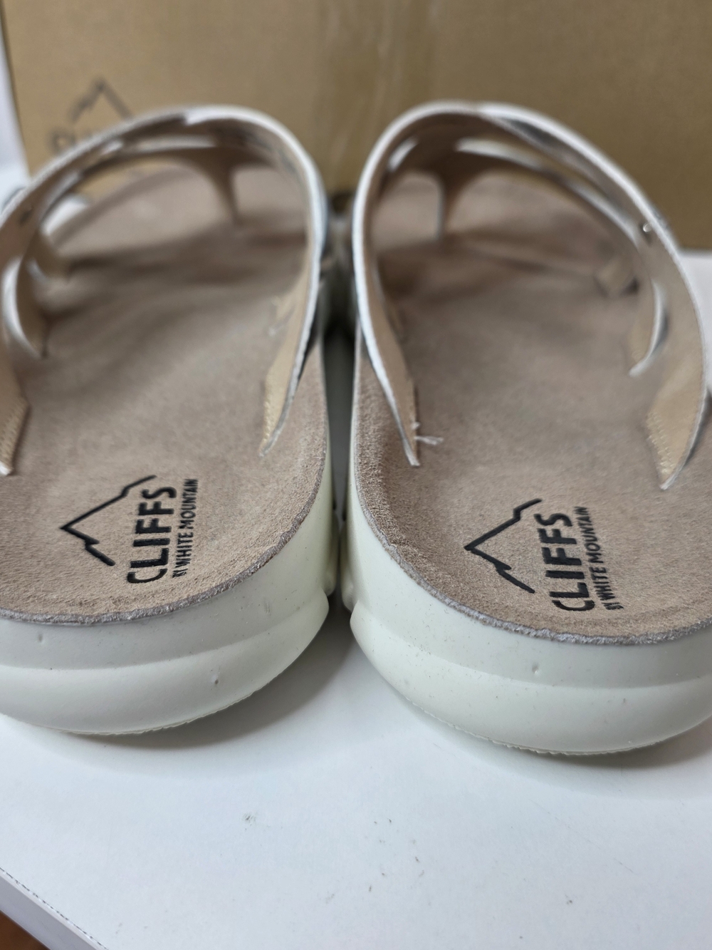 NIB Cliffs By White Mountain Light Blue Textured Cross-Strap Sandals Size 8.5m - Picture 4 of 10